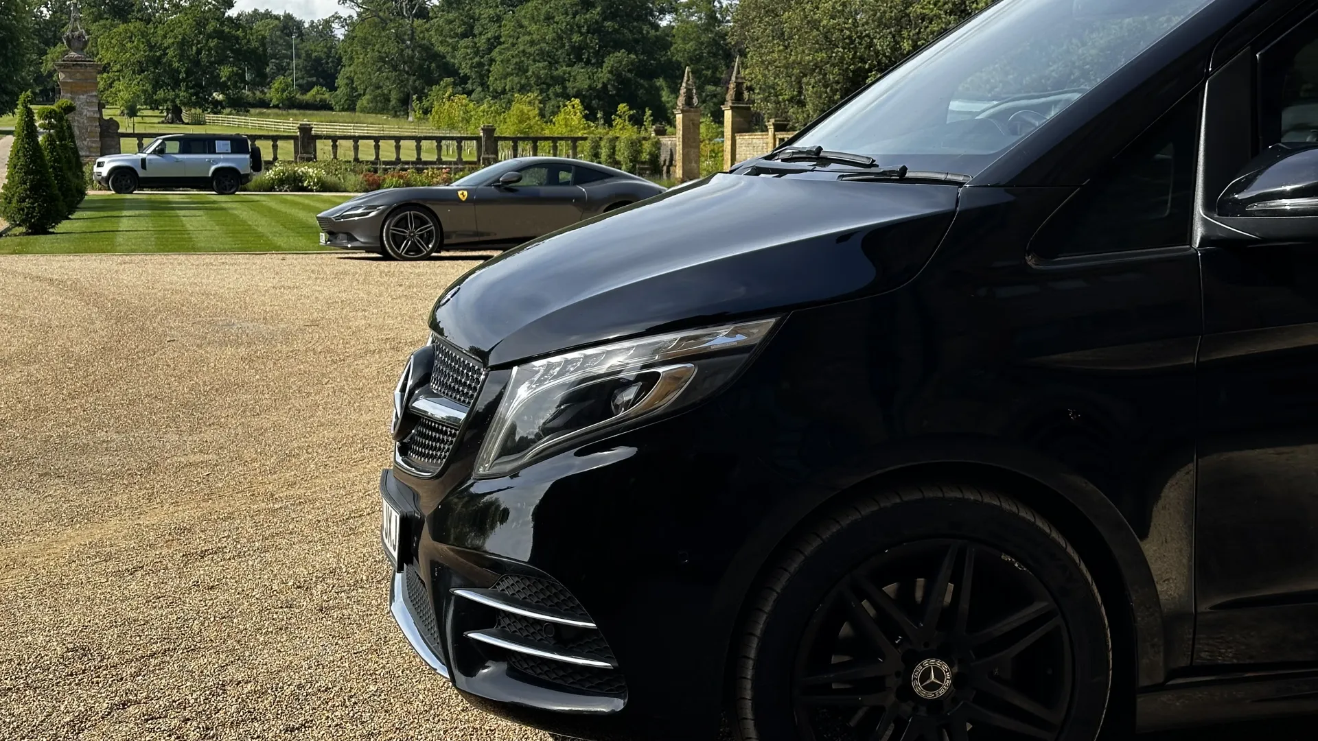 Mercedes Benz V-Class side view